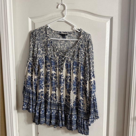American Eagle Outfitters Tops - American Eagle Women’s White Blue Floral Boho Top Sz M. MH-148